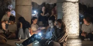 Secular and religious Jews attend the reading of the Book of Lamentations (Eicha) on the eve of Tisha B’Av at the Ancient synagogue in Katsrin, Golan Heights, August 2, 2025. Photo by Michael Giladi/Flash90