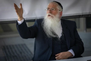MK Meir Porush hunger strike outside the Ministry of Justice in Jerusalem following the arrest of yeshiva students for refusing to enlist in the Israeli military, August 7, 2025. Photo by Chaim Goldberg/Flash90