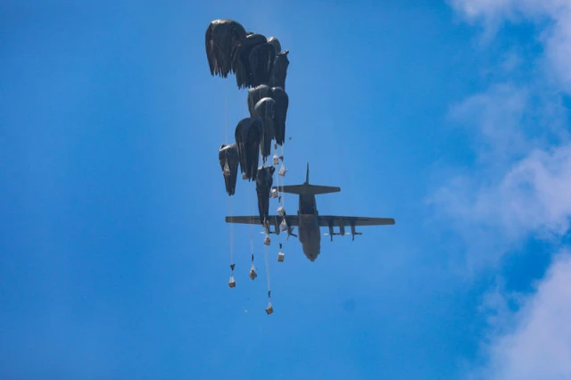 A plane drops humanitarian aid loaded with food supplies to displaced Palestinians at the Nuseirat area of the central Gaza Strip, August 8, 2025. Photo by Ali Hassan/Flash90