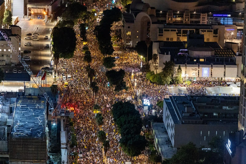 People gather at Hostage Square in Tel Aviv during a rally calling for the release of hostages held in Gaza, August 17, 2025. Photo by Chaim Goldberg/Flash90