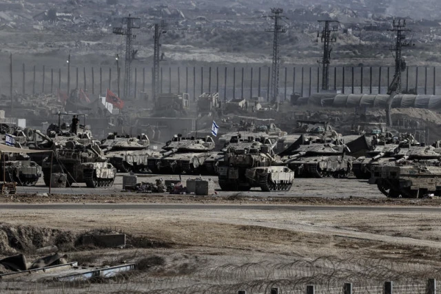 Israeli soldiers seen on the Israeli border with the Gaza Strip, August 24, 2025. Photo by Tsafrir Abayov/Flash90