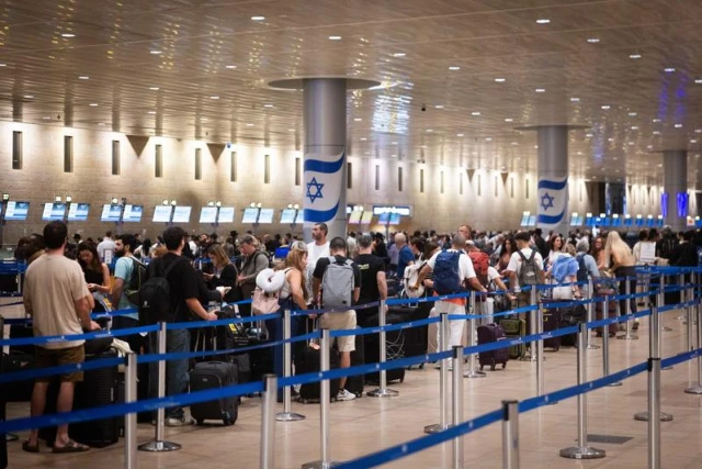 Passengers at the Ben Gurion International airport near Tel Aviv on September 18, 2025. Photo by Chaim Goldberg/Flash90