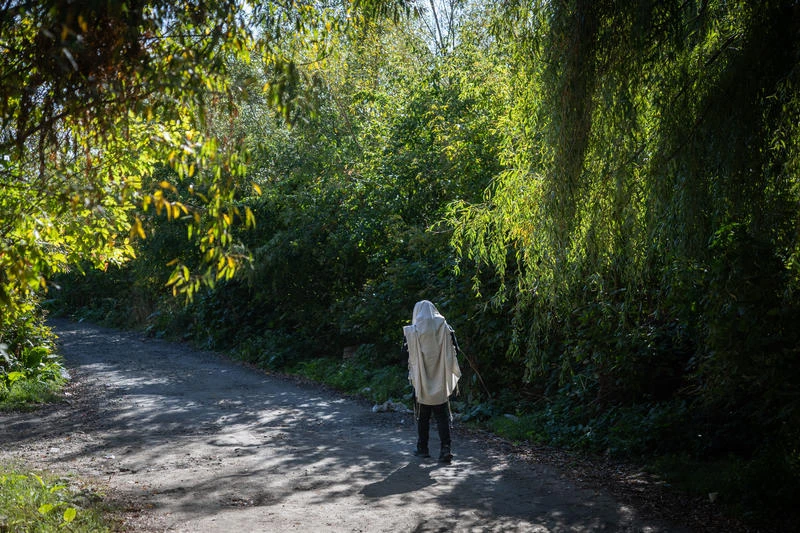 Jews are seen next to the lake in Uman, Ukraine, ahead of the Jewish holiday of Rosh Hashana, on September 21, 2025. Photo by Chaim Goldberg/Flash90