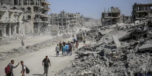 Palestinians return to their homes following a ceasefire agreement between Israel and Hamas, in the northern Gaza Strip, on October 12, 2025. Photo by Fathi Ibrahim/Flash90