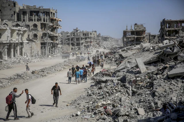 Palestinians return to their homes following a ceasefire agreement between Israel and Hamas, in the northern Gaza Strip, on October 12, 2025. Photo by Fathi Ibrahim/Flash90
