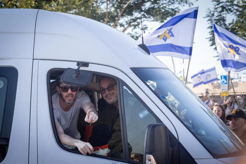 Released hostages Ariel and David Cunio arrive to Sheba hospital, October 13, 2025. Photo by Miriam Alster/Flash90