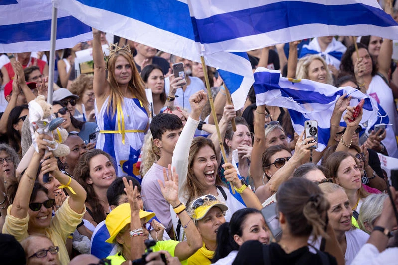 Thousands gather at Hostage Square to celebrate the return of the hostages, October 13, 2025. Photo by Miriam Alster/Flash90