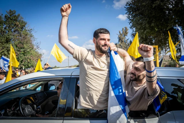 Freed hostages Brothers Gali Berman and Ziv Berman arrive to their home in Kibbutz Beit Guvrin, October 19, 2025. Photo by Erik Marmor/Flash90