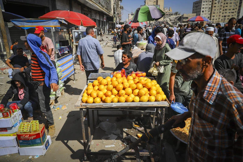 Palestinians shop at a market in Gaza City, on October 20, 2025. Photo by Khalil Kahlout/Flash90