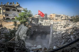 Turkish charities, in partnership with Khan Yunis municipal bulldozers, are starting to remove the rubble from Palestinian homes and open streets in the northern area of ​​Khan Yunis, in the southern Gaza Strip, after the Israeli army withdrew from some cities, following the ceasefire agreement between Israel and Hamas. October 23, 2025. Photo by Abed Rahim Khatib/FLASH90
