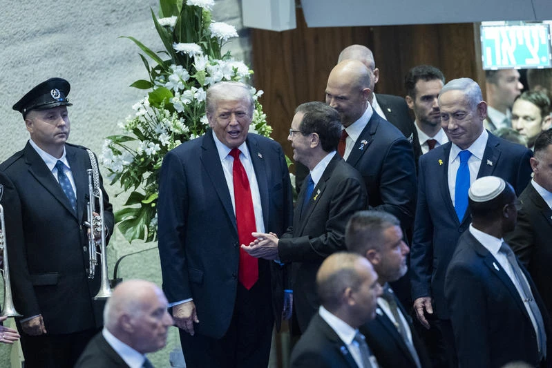 U.S. President Donald Trump with Israeli President Isaac Herzog and Prime Minister Benjamin Netanyahu during a special plenum session at the Knesset in Jerusalem, October 13, 2025. (Photo: Yonatan Sindel/Flash90)