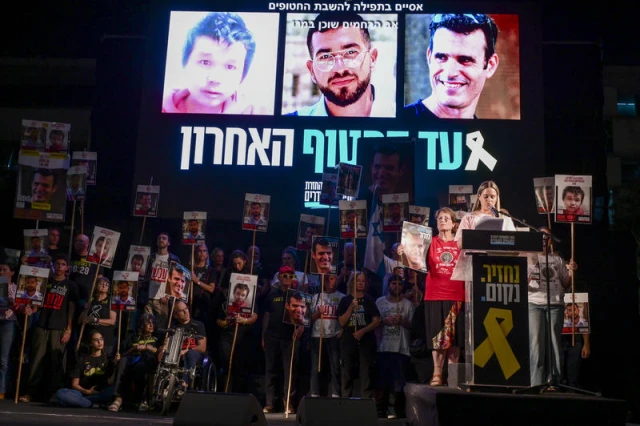 A protest at “Hostage Square” in Tel Aviv calling for the release of the remains of the hostages held by Hamas, November 22, 2025. Photo by Avshalom Sassoni/Flash90