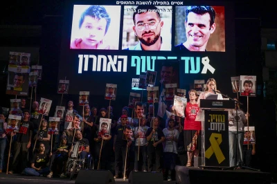 A protest at “Hostage Square” in Tel Aviv calling for the release of the remains of the hostages held by Hamas, November 22, 2025. Photo by Avshalom Sassoni/Flash90