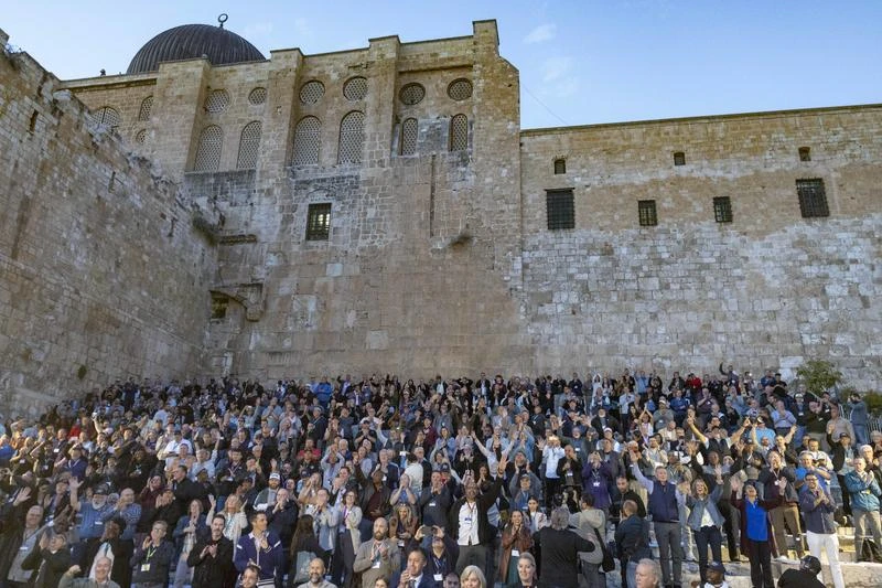 A delegation of more than a thousand Evangelical Christians attend a special prayer outside Jerusalem’s Old City, December 4, 2025. Photo by Chaim Goldberg/Flash90