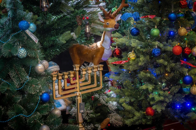 Christmas decorations and CHanukiot for sale at Dizengoff Center in Tel Aviv. December 7, 2025. Photo by Miriam Alster/FLASH90