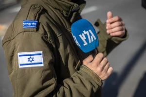 An Israeli soldier serving at Galei Tzahal (Army Radio) holds a microphone in Jerusalem, December 22, 2025. Photo by Yonatan Sindel/Flash90