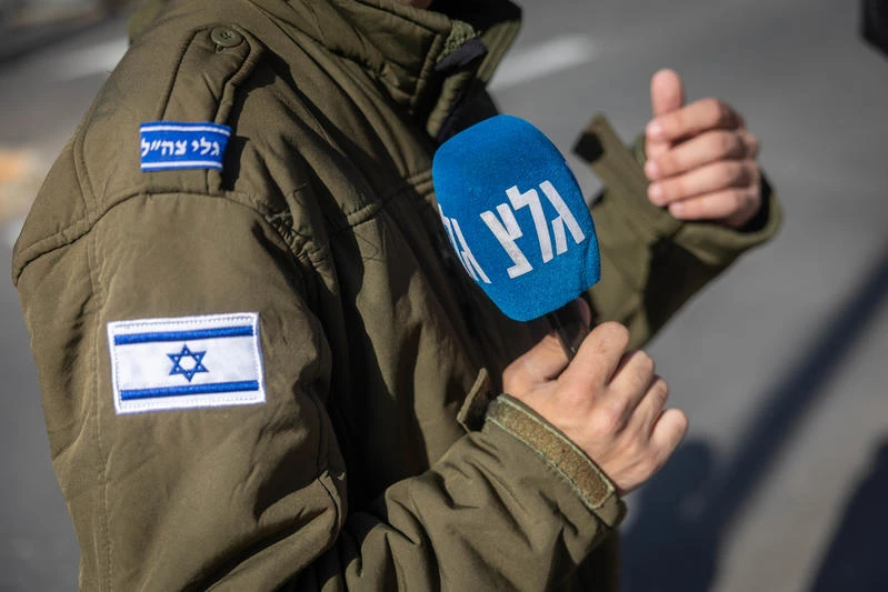 An Israeli soldier serving at Galei Tzahal (Army Radio) holds a microphone in Jerusalem, December 22, 2025. Photo by Yonatan Sindel/Flash90