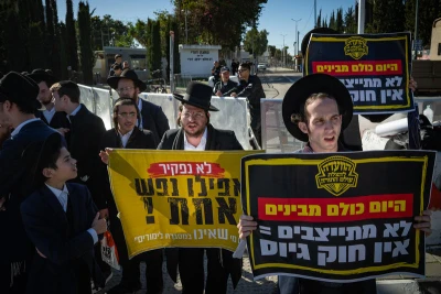 Ultra orthodox Jews protest against the drafting of ultra orthodox jews outside the IDF Recruitment Center at Tel Hashomer, January 4, 2026. Photo by Erik Marmor/Flash90