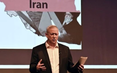 Defense Minister Benny Gantz speaks to foreign diplomats at a briefing, August 25, 2021. (Photo: Ariel Hermoni/Defense Ministry)
