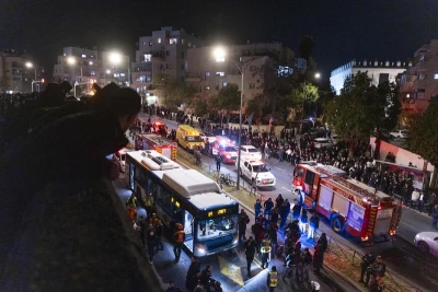 Security and rescue forces are seen at the scene where a teenager was killed and three others were injured after being hit by a bus near rally against the recruitment of Ultra orthodox Jews to the IDF, in Jerusalem, January 6, 2026. Photo by Chaim Goldberg/Flash90 *** Local Caption *** גיוס חרדים חרדי הפגנה הפגנת החרדים נגד הגיוס אלפים אוטובוס תאונה דריסה נער הרוג