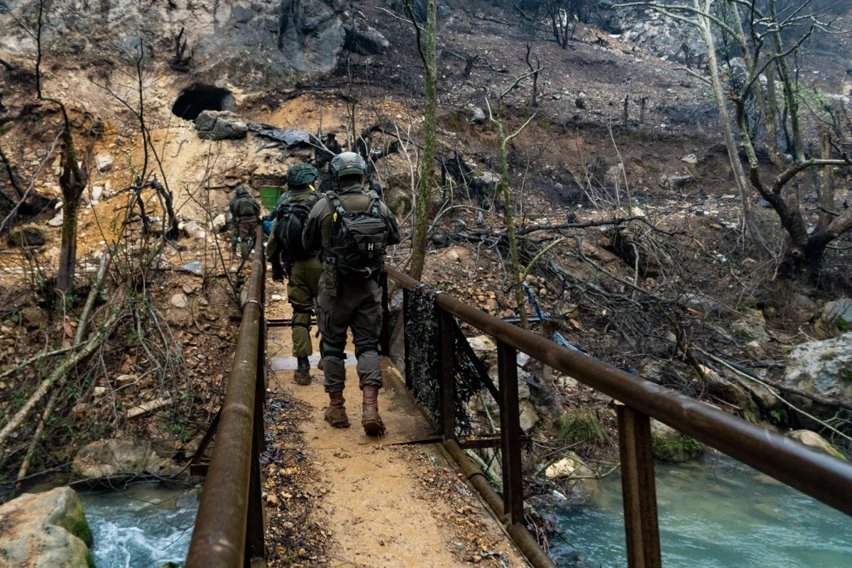 IDF soldiers crossing the Litani River in southern Lebanon. 
Photo: IDF Spokesman's Office