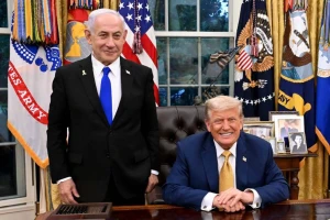 Israeli Prime Minister Benjamin Netanyahu poses with US President Donald Trump in the Oval Office during his visit to discuss the next moves regarding Iran. Credit: GPO
