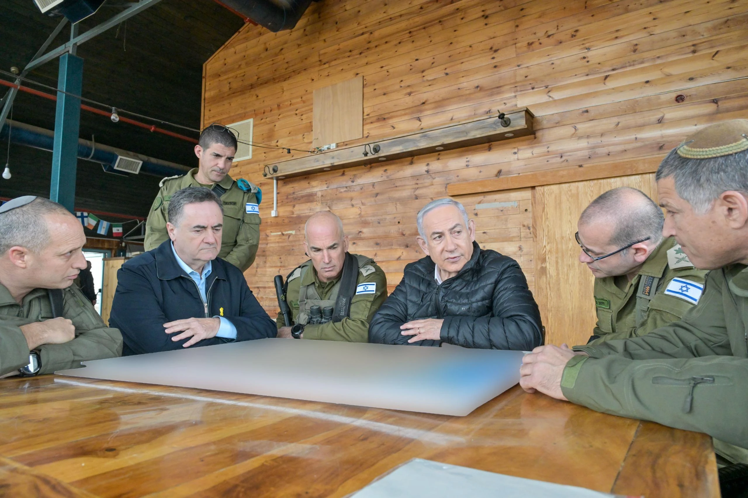 Prime Minister Benjamin Netanyahu and Defense Minister Israel Katz visit the Golan Heights, 8 December, 2024. 
Photo: Koby Gideon (GPO)