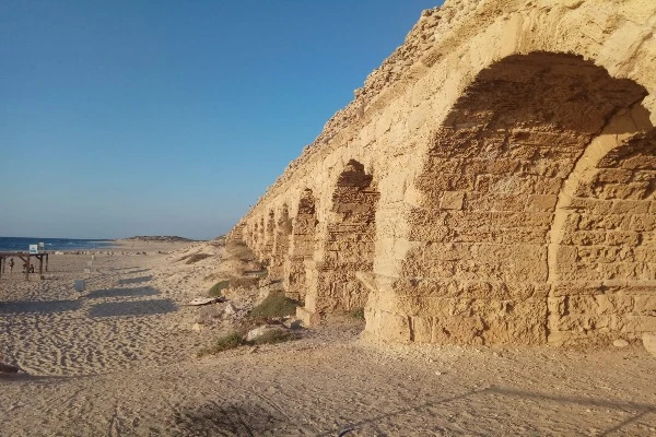 The Roman Aquaduct outside of Caesarea Maritima, in October 2 2019 (Photo: Aaron Goel-Angot).