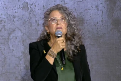 Galit Dan speaks during the national memorial ceremony in Tel Aviv, marking two years since the October 7 massacre. (Screenshot from video on X, photo credit: National Memorial Ceremony)