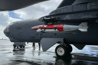 Illustration – An inert Joint Direct Attack Munition (JDAM) QuickStrike Extended Range mine attached to a U.S. Air Force B-52H Stratofortress, early March 2023.
Photo: Wikimedia Commons.