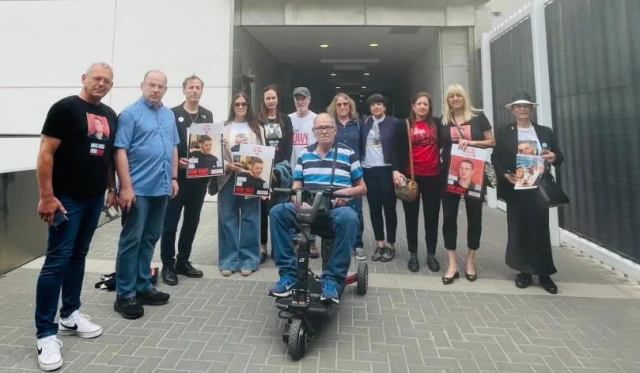 families of American citizens held hostage by Hamas terrorists, April 22,2025. Photo: Ambassador Mike Huckabee X screenshot