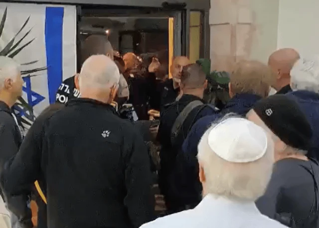 Police by Ranana synagouge, April 29, 2025. (Photo: Josh Breiner X)