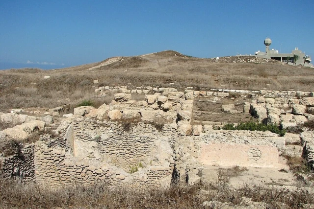 Archaeological site of Tel Shikmona, an ancient mound located near the seashore at the southern entrance to modern-day Haifa, Israel. (Photo: Wikimedia Commons)