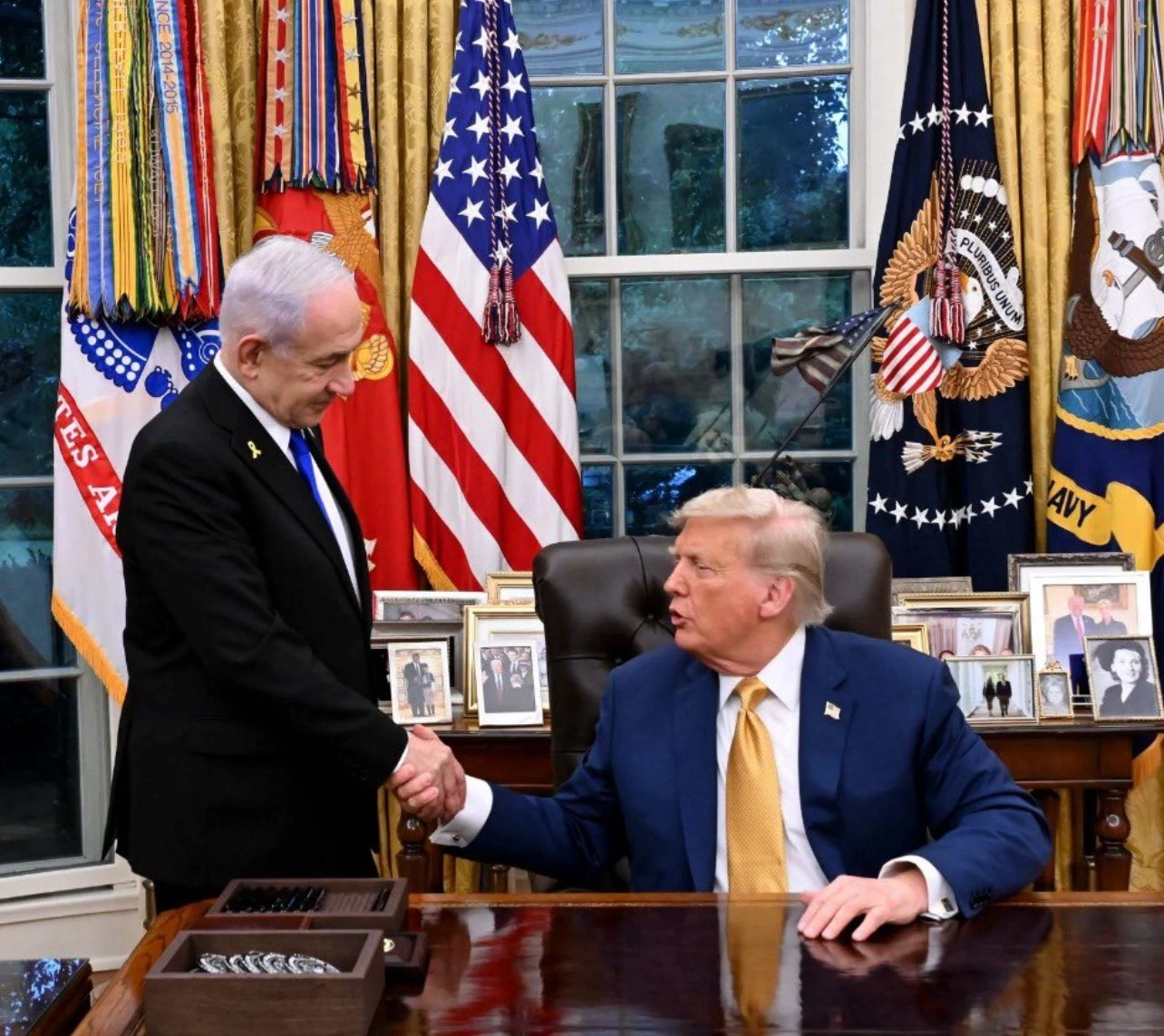 Israeli Prime Minister Benjamin Netanyahu and US President Donald Trump shake hands in the Oval Office. Credit: GPO