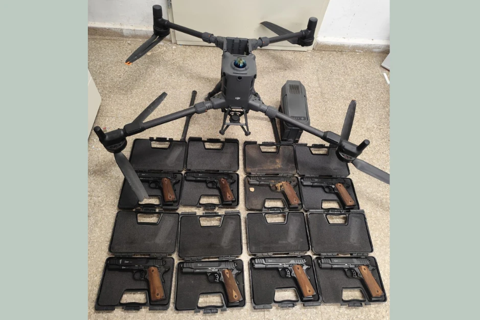 Drone that crossed from the west into Israeli territory in an attempt to smuggle weapons. After the identification, IDF soldiers intercepted and located the drone, which was carrying eight guns. November 2, 2025 Photo: IDF