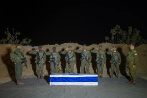 IDF soldiers operating in military protocal by Sutthisak Rintalak's coffin, fallen hostage who was returned to Israel, December 4, 2025. Photo: IDF Telegram