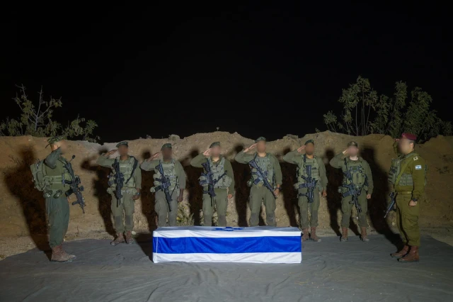 IDF soldiers operating in military protocal by Sutthisak Rintalak's coffin, fallen hostage who was returned to Israel, December 4, 2025. Photo: IDF Telegram