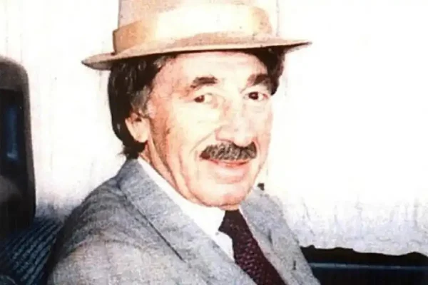 A disguised Shimon Peres snuck into King Hussein's palace, paving a path to peace with Jordan