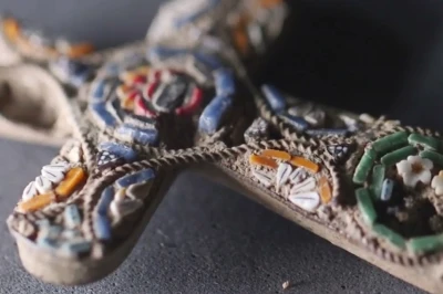 The 100-year-old cross medallion found in Jerusalem’s Ein Kerem neighborhood Photo: Israel Antiquities Authority