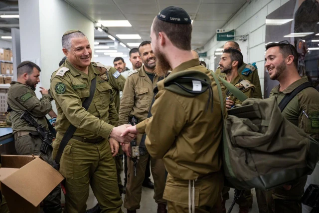 New Haredi recruits of the Hasmonean Brigade are greeted by IDF commanders.
Photo: IDF Spokesman