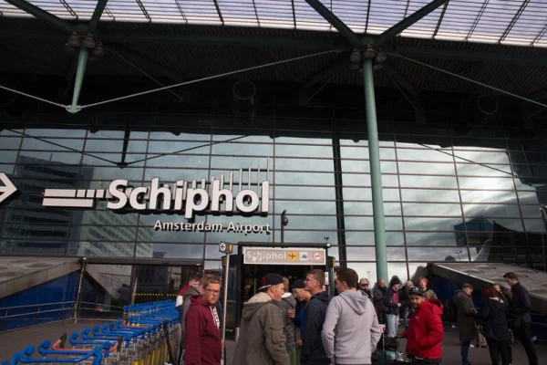 Diplomatic row: Israel revokes Dutch diplomats’ accreditation after airport enforces settlement goods ban