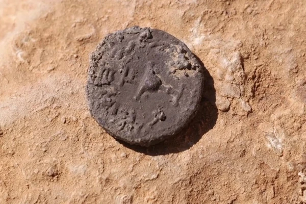 Israeli archaeologists uncover 2,000-year-old half-shekel coin from Great Jewish Revolt in Judean Desert
