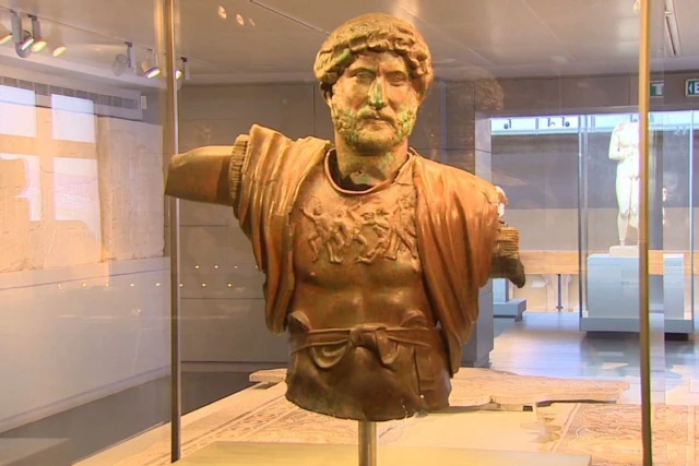 A bronze statue of the Roman Emperor Hadrian who ruled between 117 - 138 A.D. on display at the Israel Museum, Jerusalem, Israel (Photo: Screenshot).