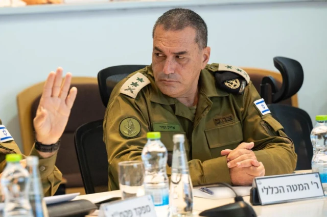 The Chief of the General Staff, LTG Eyal Zamir, held a General Staff situational assessment today (Tuesday) at the Central Command with the Commander of the Central Command, October 21, 2025 Photo: IDF