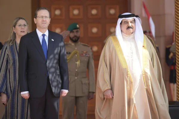 Sign of life for Abraham Accords: King of Bahrain phones Israel’s President Herzog