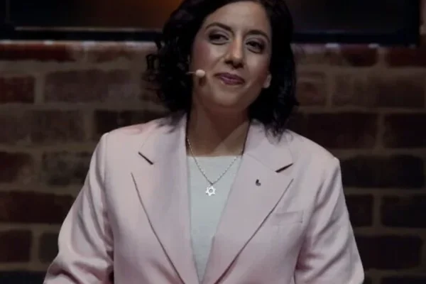 Swedish minister of Arab descent faces threats after wearing Star of David