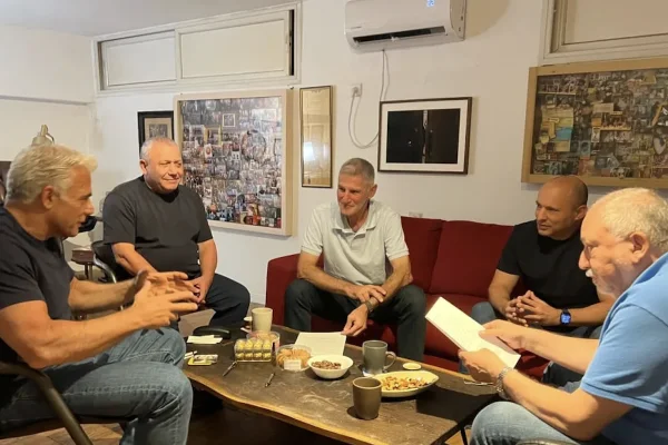 Heads of Zionist opposition groups meet, pledge not to attack each other in lead up to Knesset elections