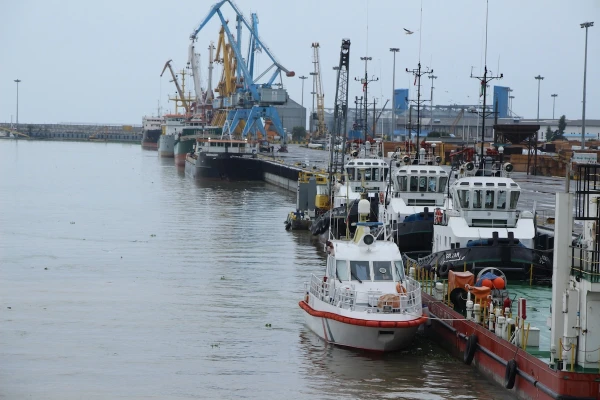 Iran & Russia use Caspian Sea port as strategic resupply route for drones & trade – report