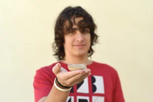 Yonatan Frankel and the lamp that he found (Photo: Yoli Schwartz, Israel Antiquities Authority).