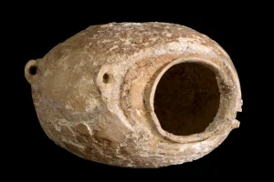 The rare ancient ivory vessel (Photo: Dafna Gazit, Antiquities Authority).